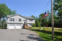 81 Maple Leaf Ln, Hermon, ME 04401