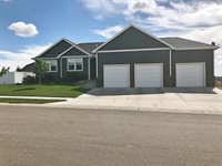 6816 University Ave, Williston, ND 58801