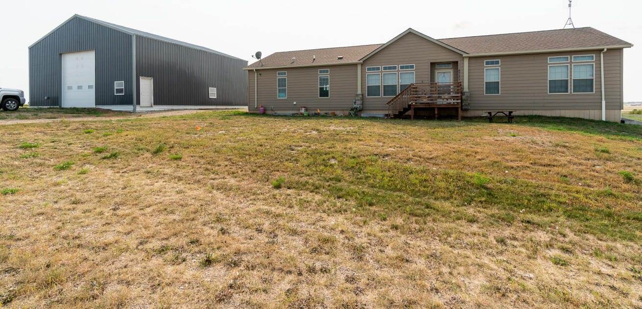 5731 Patriot Ln, Williston, ND 58801