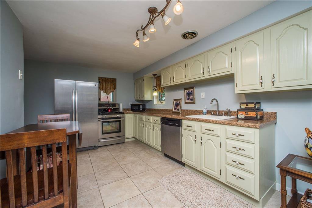 5317 Meadowcrest Rd, Baldwin Boro, PA 15236