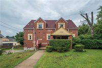 1050 Woodlow St, Crafton Heights, PA 15205