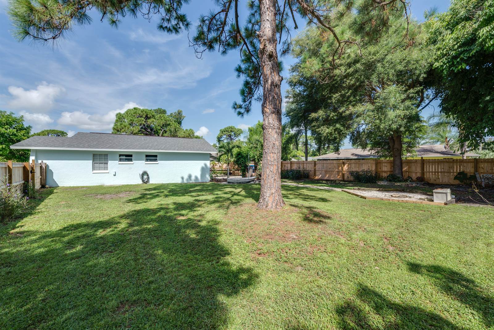 5894 Spicer Ct, North Fort Myers, FL 33903