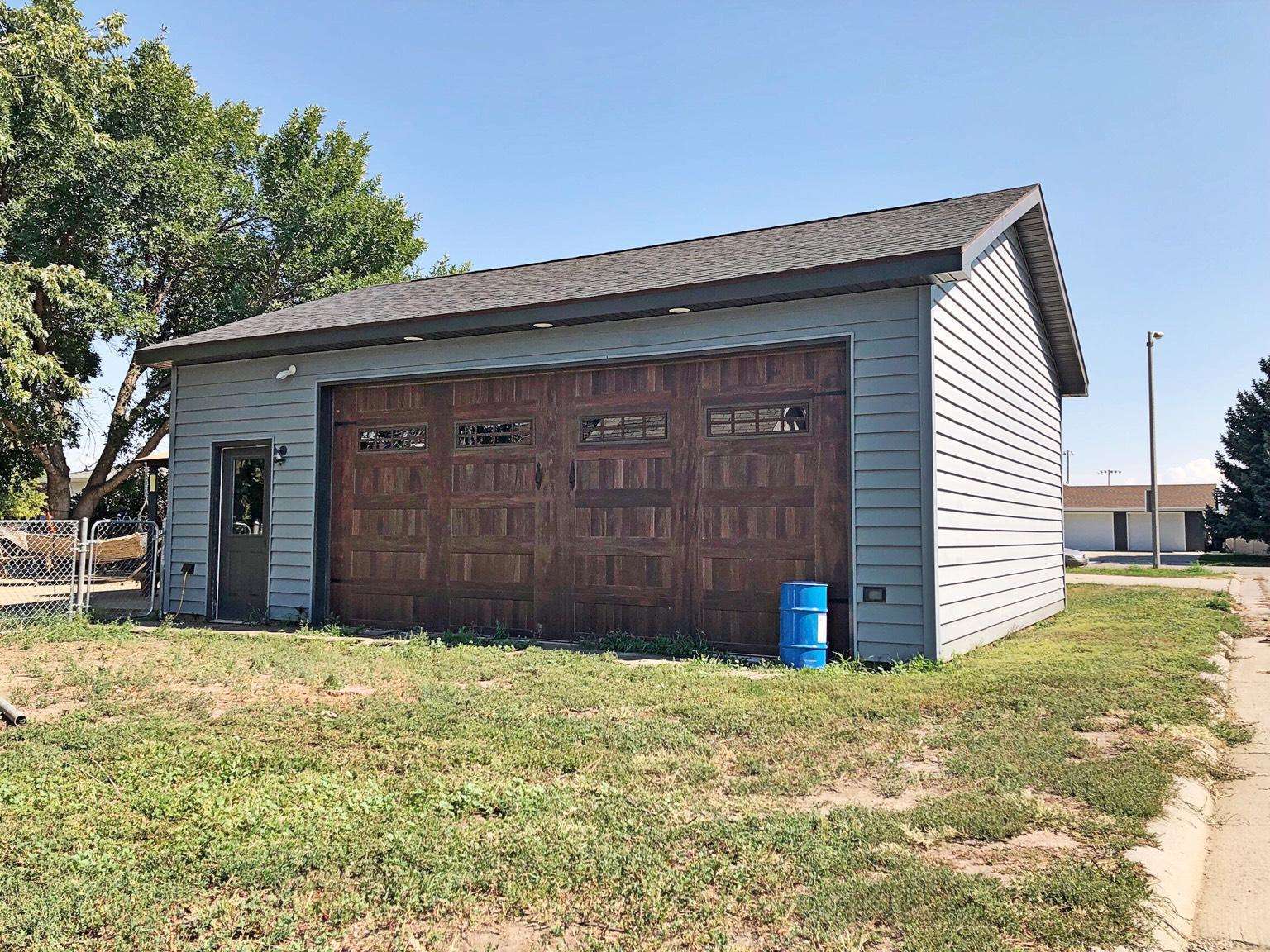 1305 25th St West, Williston, ND 58801