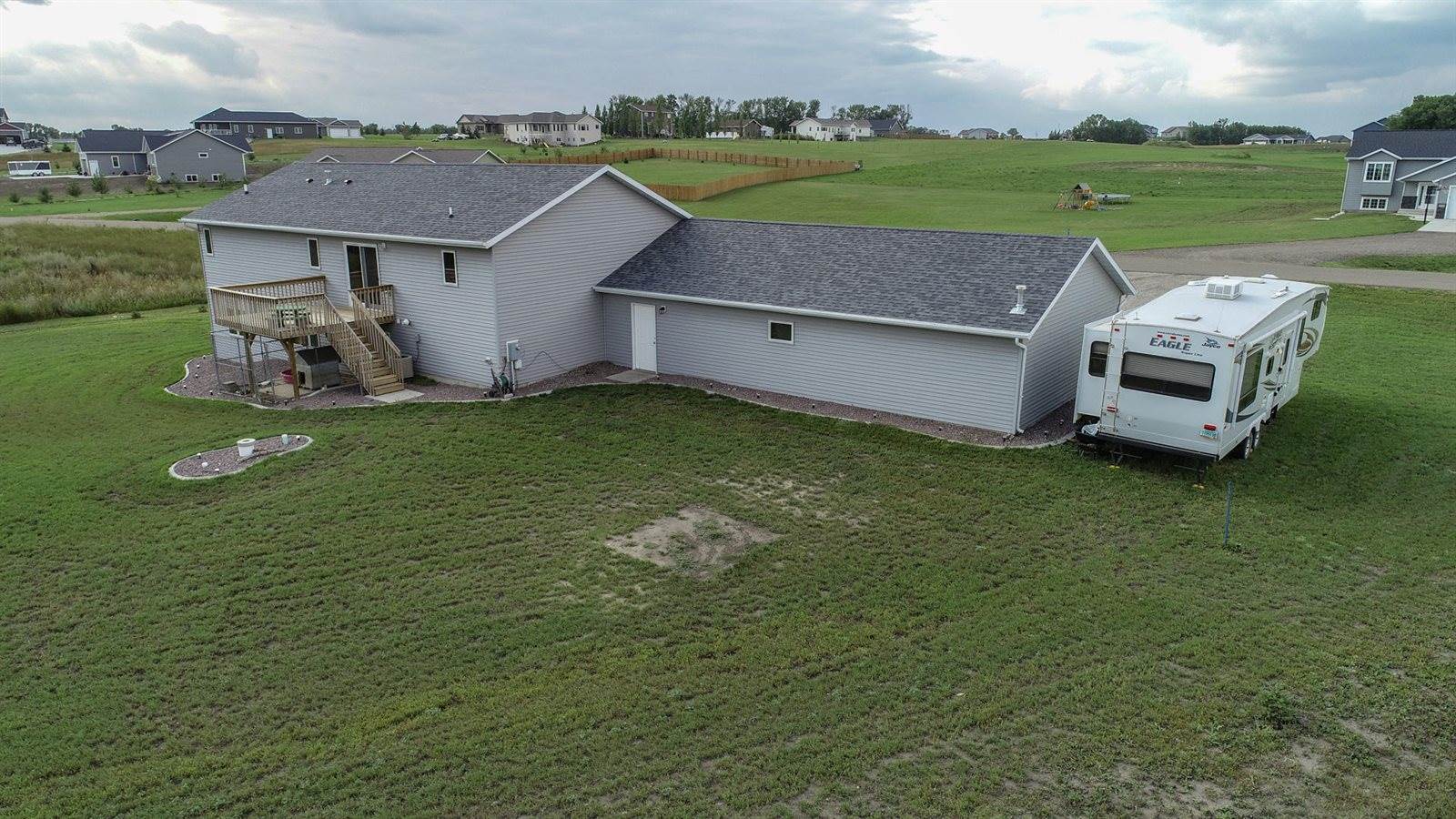 8819 Harvest Hills Drive, Bismarck, ND 58503