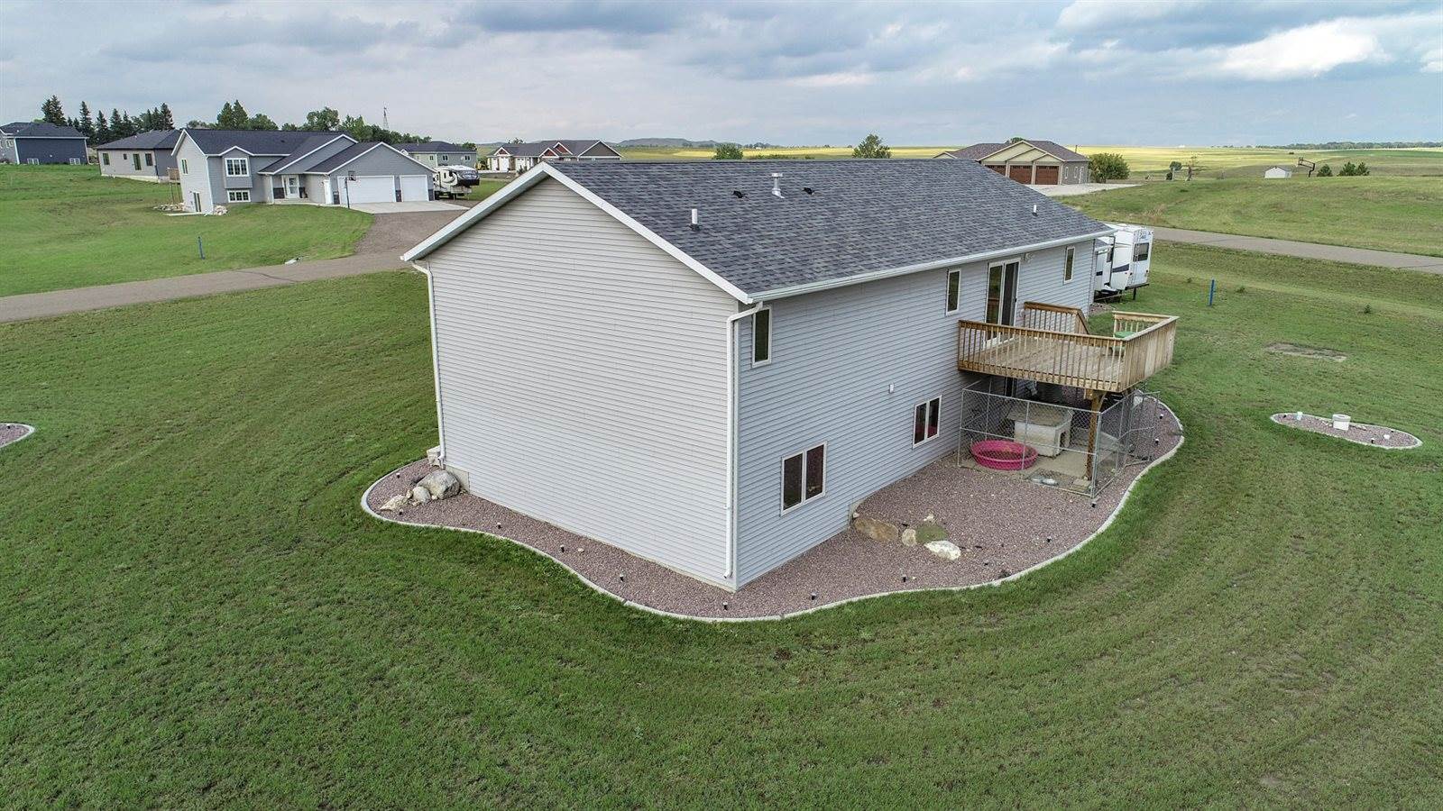 8819 Harvest Hills Drive, Bismarck, ND 58503