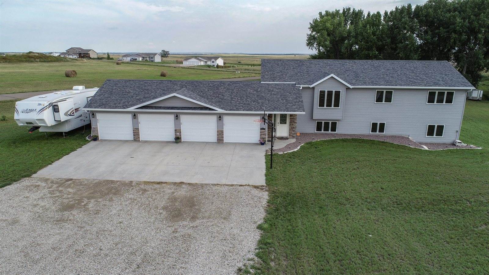 8819 Harvest Hills Drive, Bismarck, ND 58503