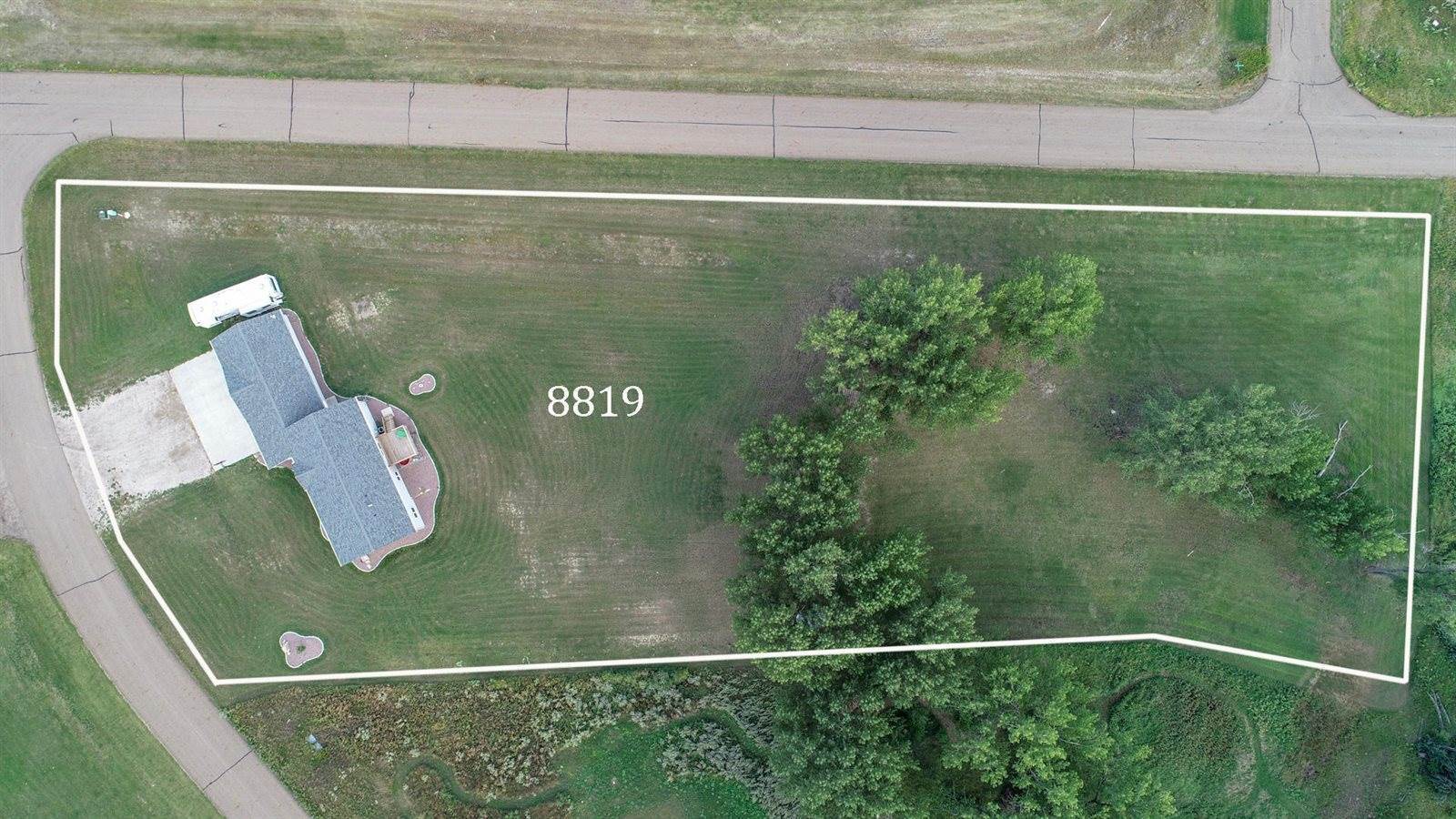 8819 Harvest Hills Drive, Bismarck, ND 58503