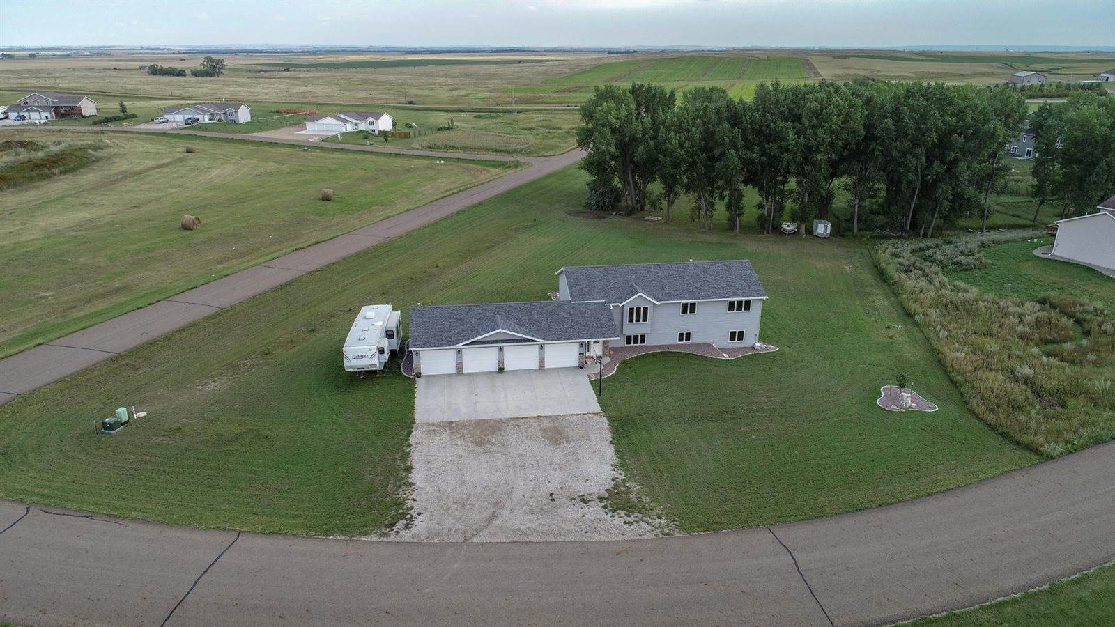 8819 Harvest Hills Drive, Bismarck, ND 58503