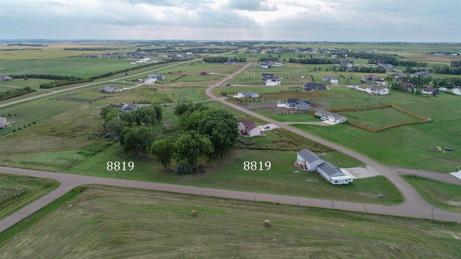 8819 Harvest Hills Drive, Bismarck, ND 58503