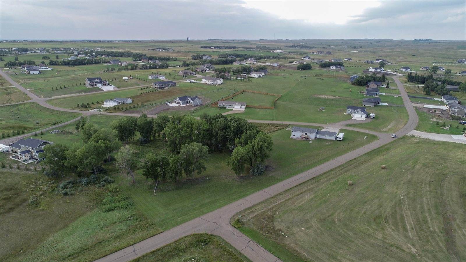 8819 Harvest Hills Drive, Bismarck, ND 58503