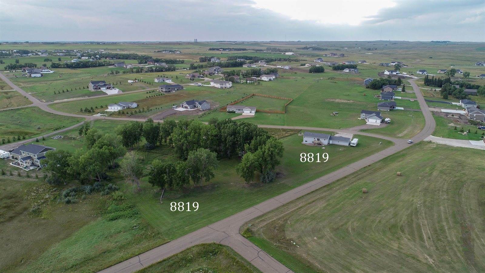 8819 Harvest Hills Drive, Bismarck, ND 58503