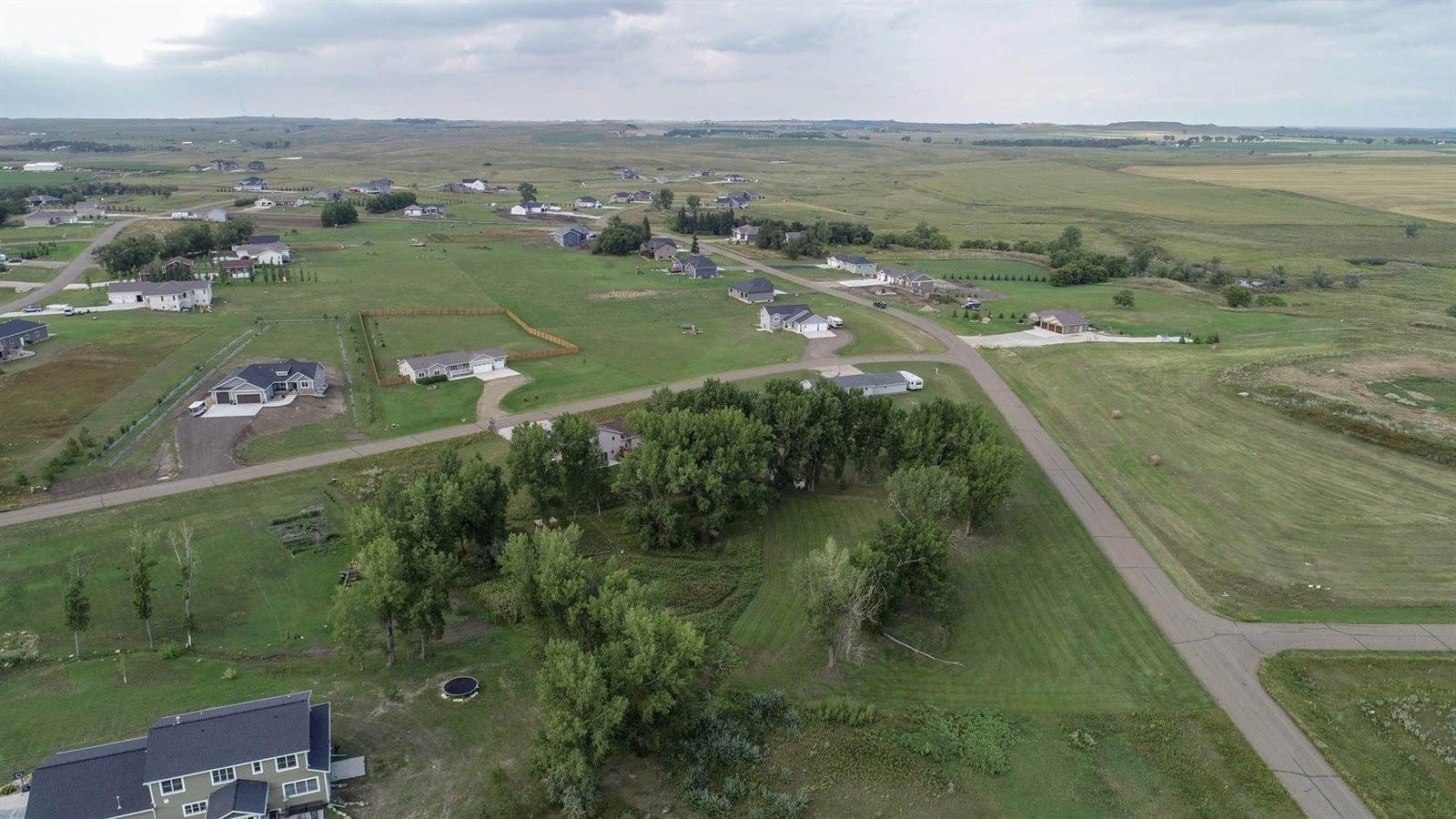 8819 Harvest Hills Drive, Bismarck, ND 58503