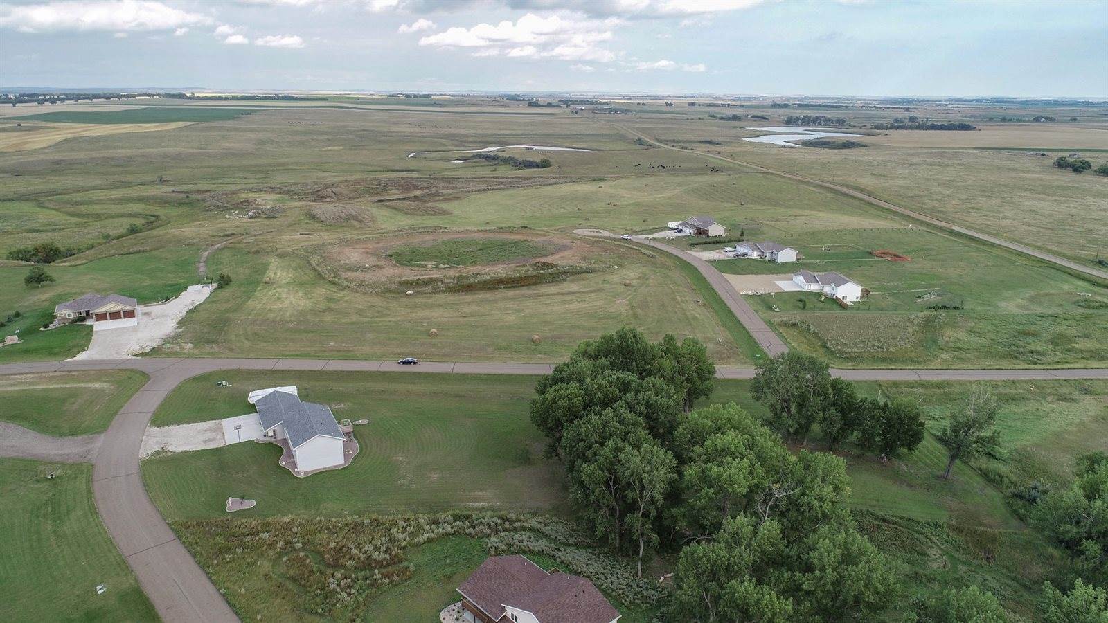 8819 Harvest Hills Drive, Bismarck, ND 58503