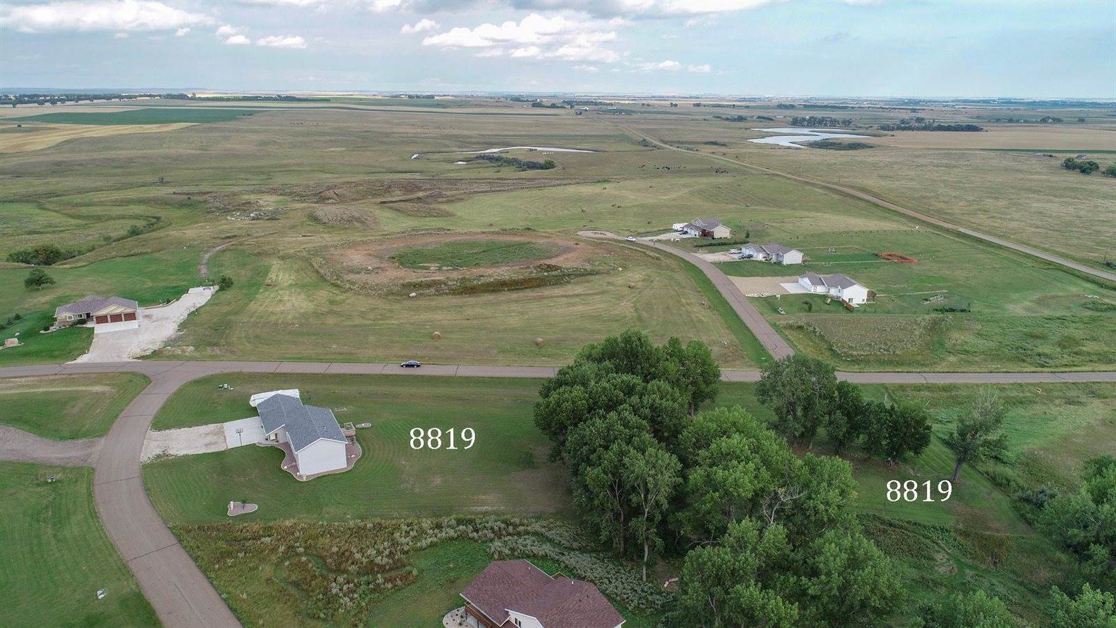 8819 Harvest Hills Drive, Bismarck, ND 58503