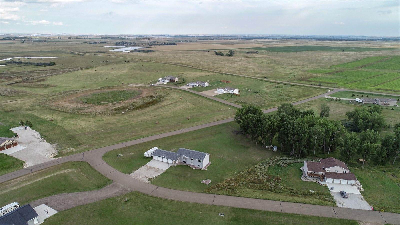 8819 Harvest Hills Drive, Bismarck, ND 58503