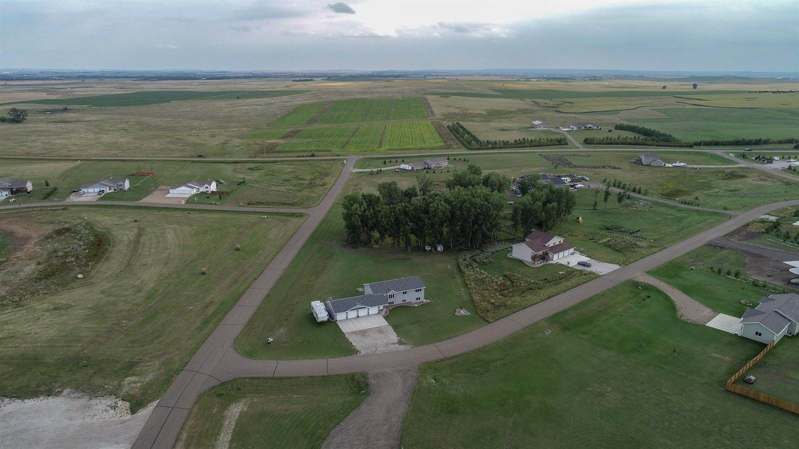 8819 Harvest Hills Drive, Bismarck, ND 58503