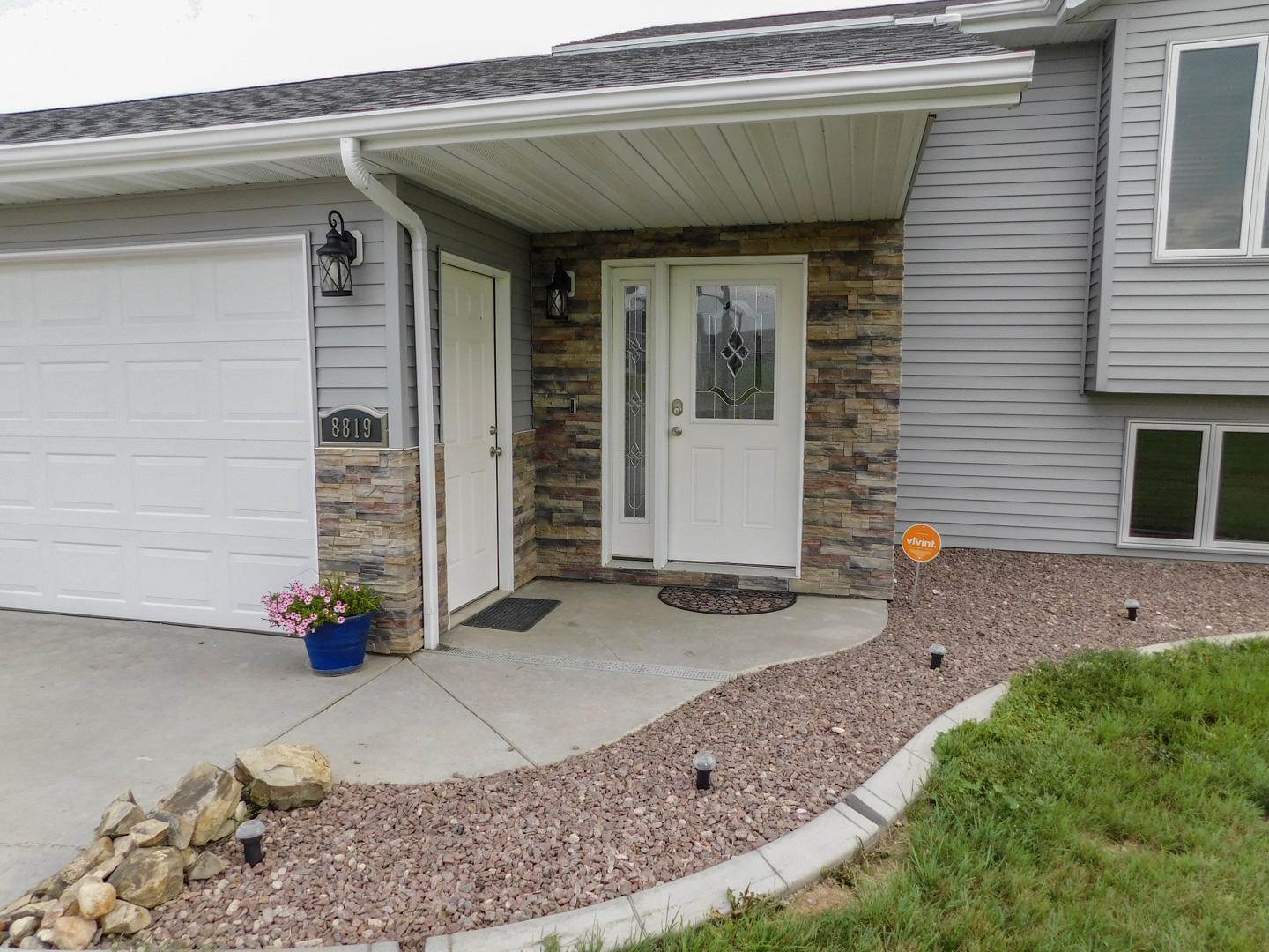 8819 Harvest Hills Drive, Bismarck, ND 58503