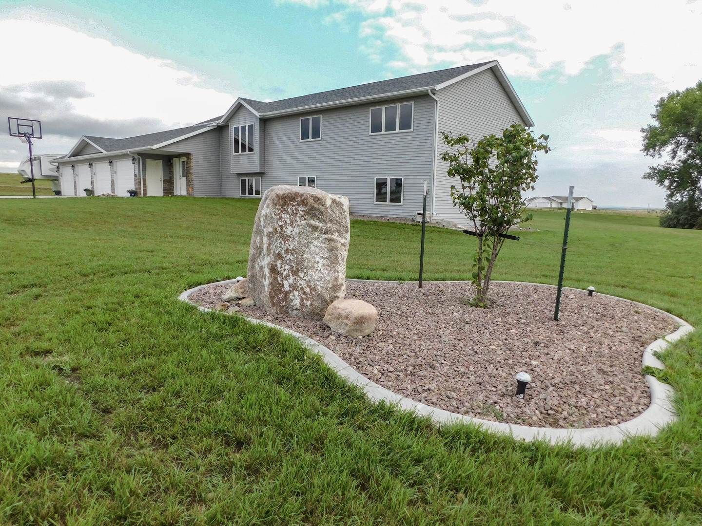 8819 Harvest Hills Drive, Bismarck, ND 58503