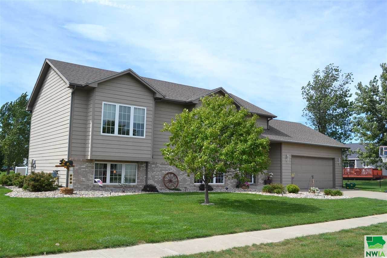 1203 Robert Jones Trail, Elk Point, SD 57025