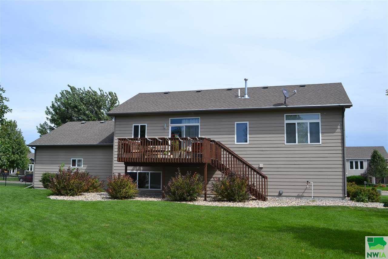 1203 Robert Jones Trail, Elk Point, SD 57025