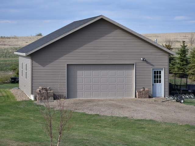 6612 Dakota Country Drive, Bismarck, ND 58503