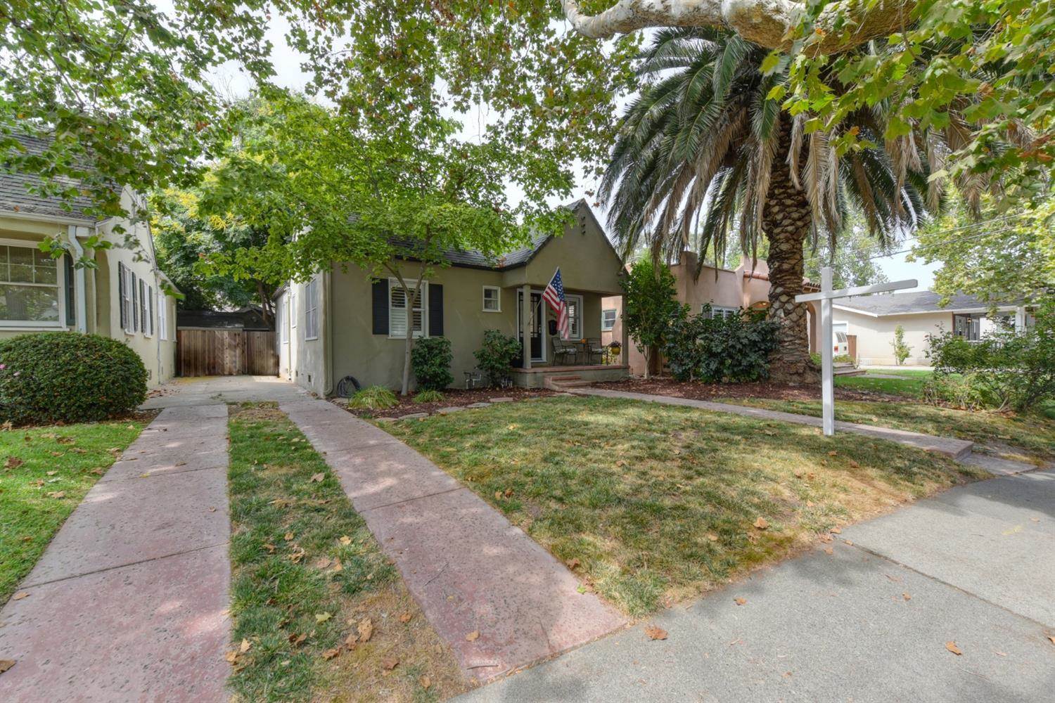 2824 Riverside Boulevard, Sacramento, CA 95818