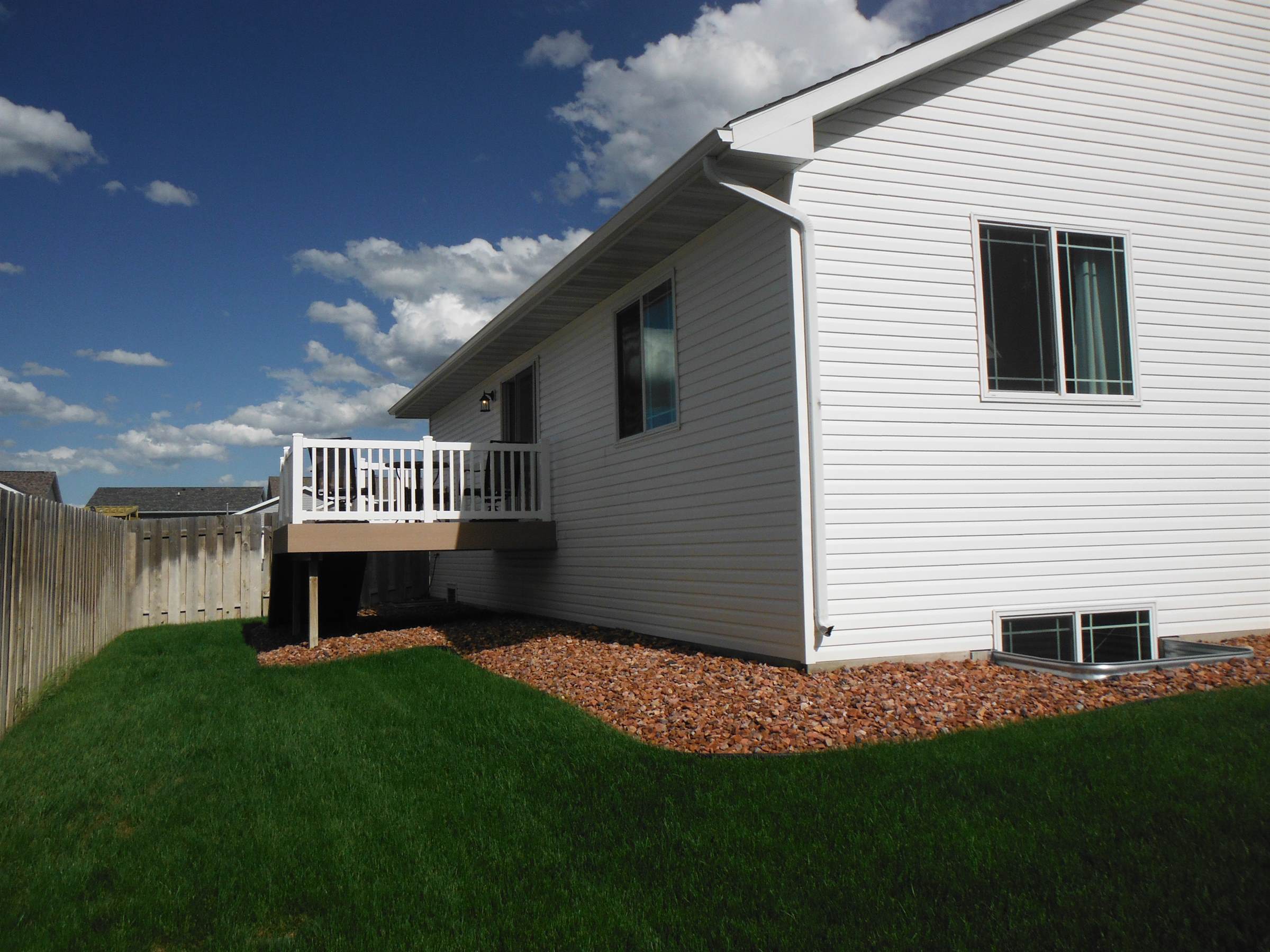 1805 NW 28th St, Minot, ND 58703