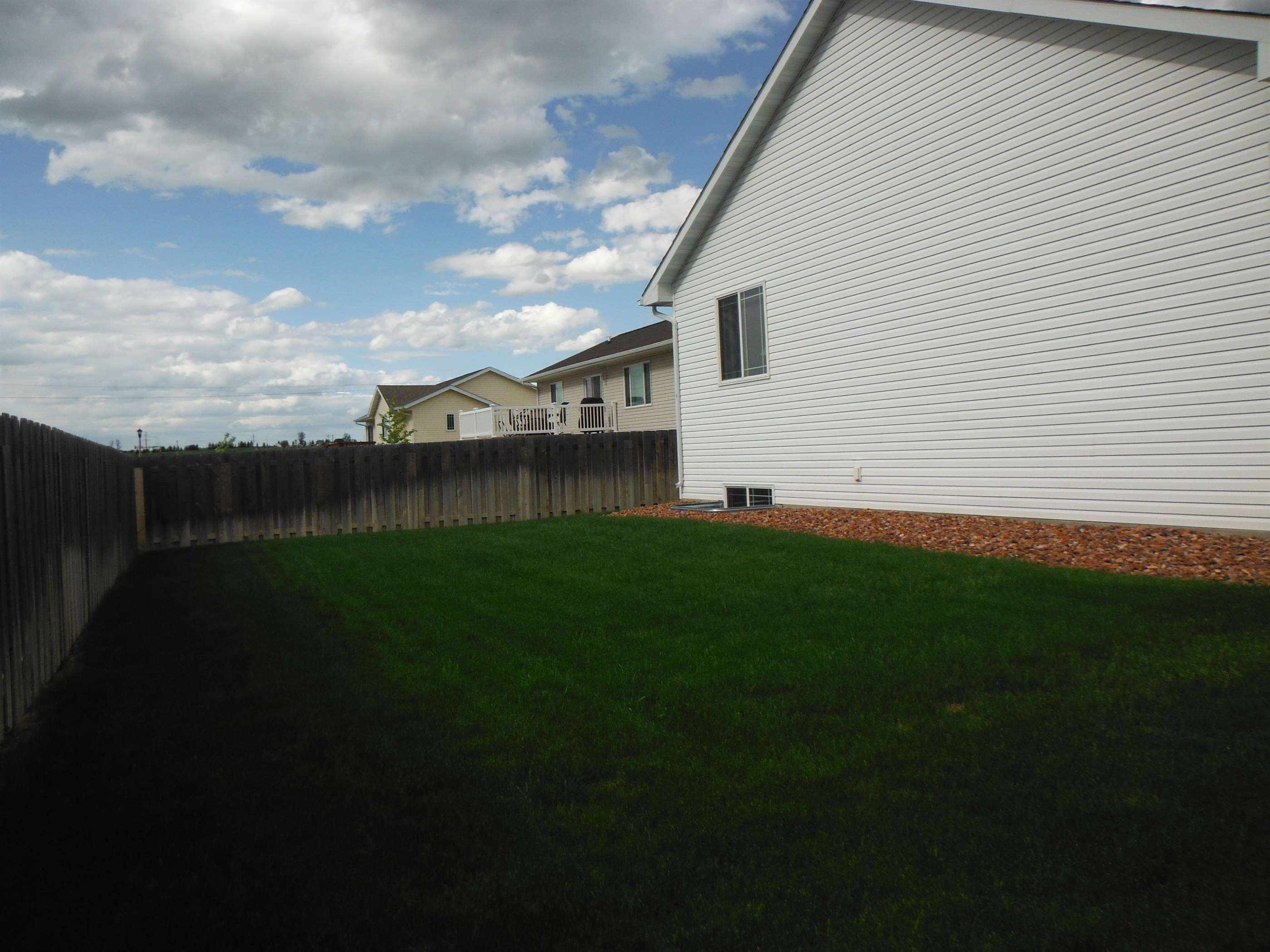 1805 NW 28th St, Minot, ND 58703