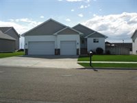 1805 NW 28th St, Minot, ND 58703