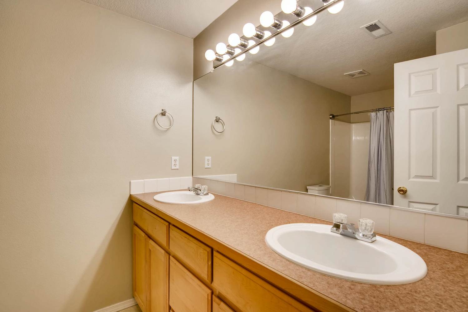 5789 SE Popes Pl, Hillsboro, OR 97123