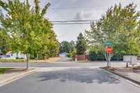 5789 SE Popes Pl, Hillsboro, OR 97123