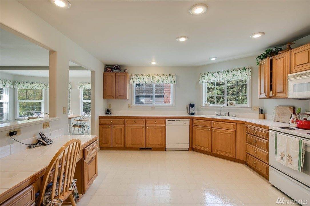 17407 7th Place SW, Normandy Park, WA 98166