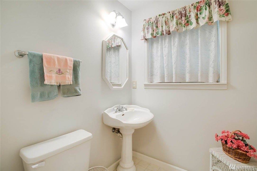 17407 7th Place SW, Normandy Park, WA 98166