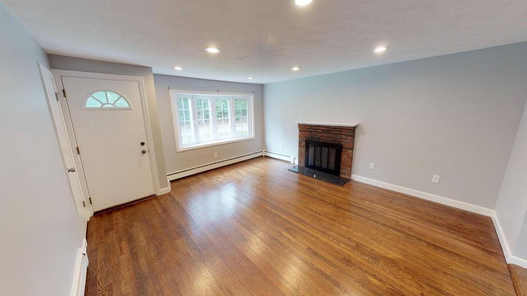 22 Bullard St, Walpole, MA 02081