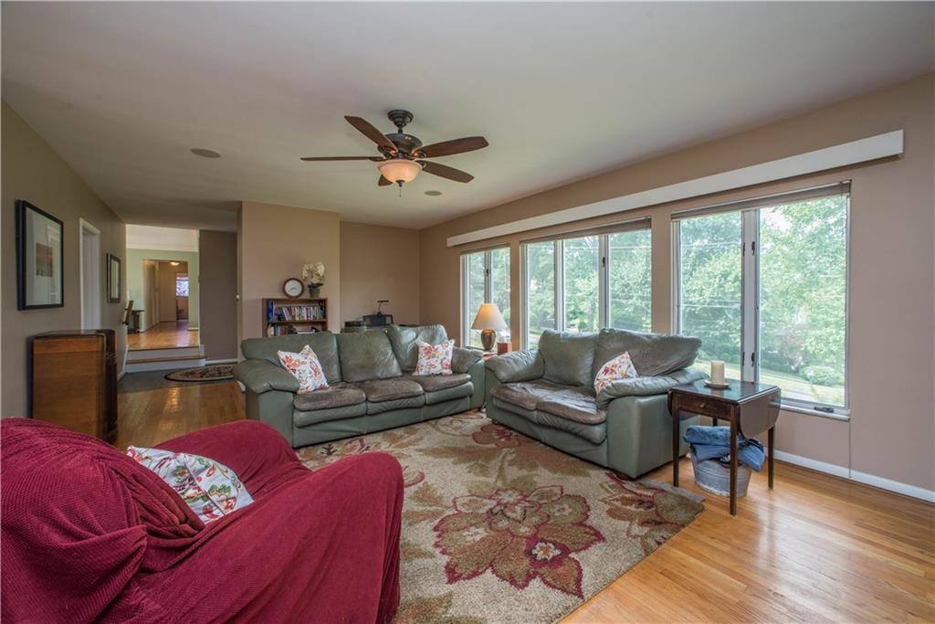 1510 Scenery Ridge Dr, Upper Saint Clair, PA 15241