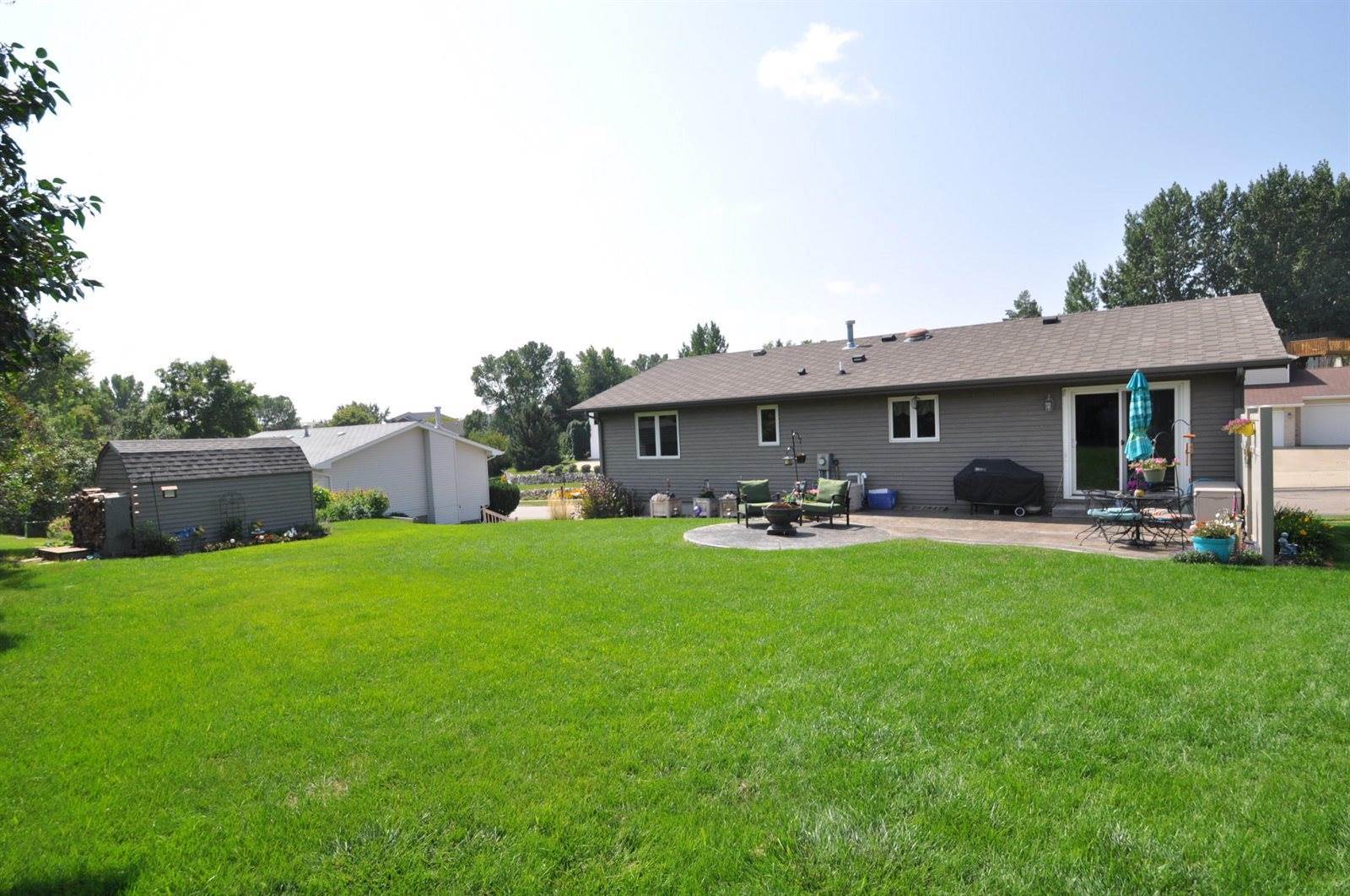 708 Lohstreter Road, Mandan, ND 58554