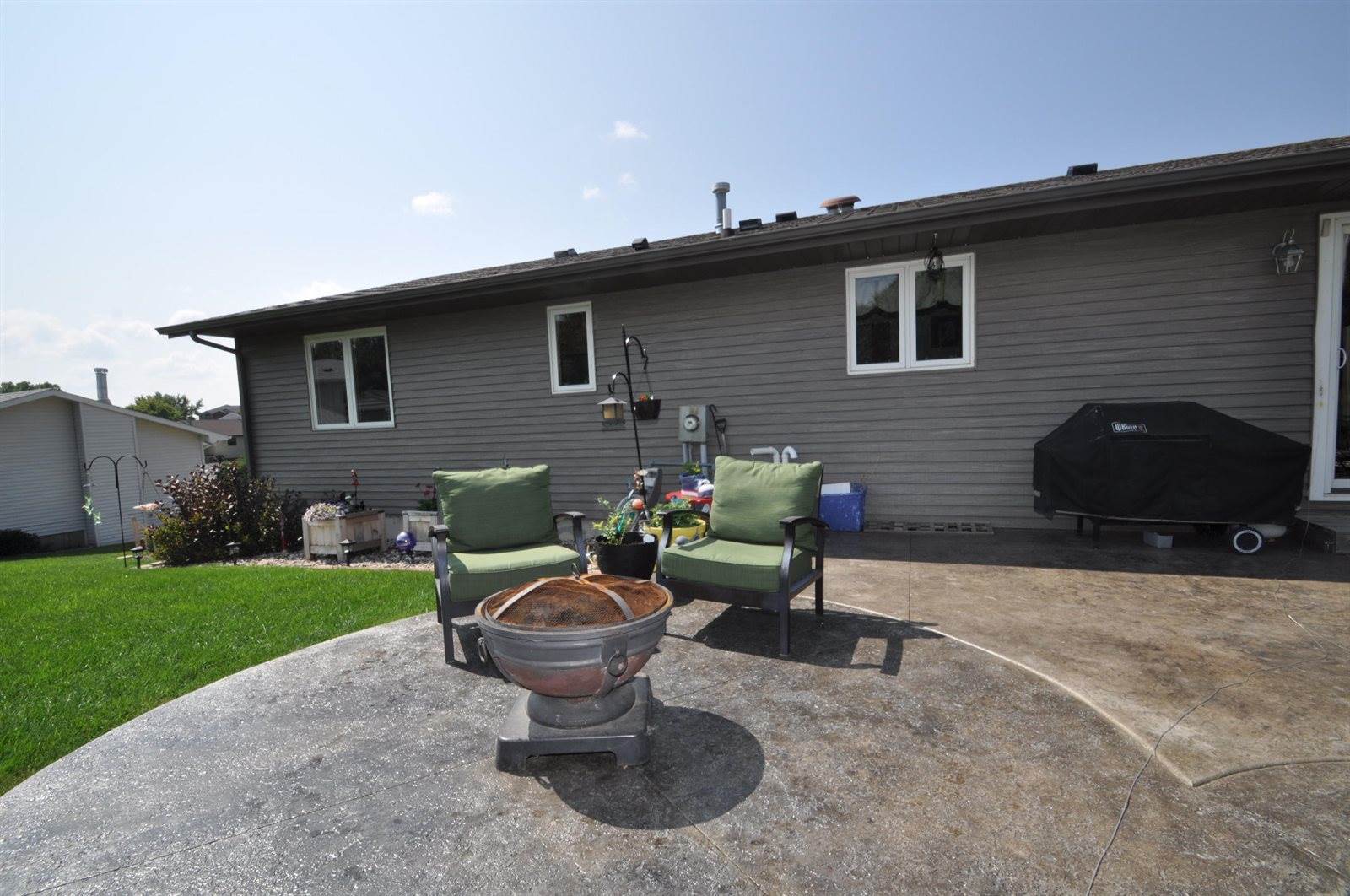 708 Lohstreter Road, Mandan, ND 58554