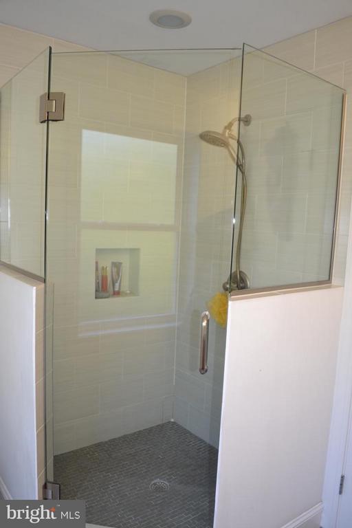 6102 Temple Street, Bethesda, MD 20817