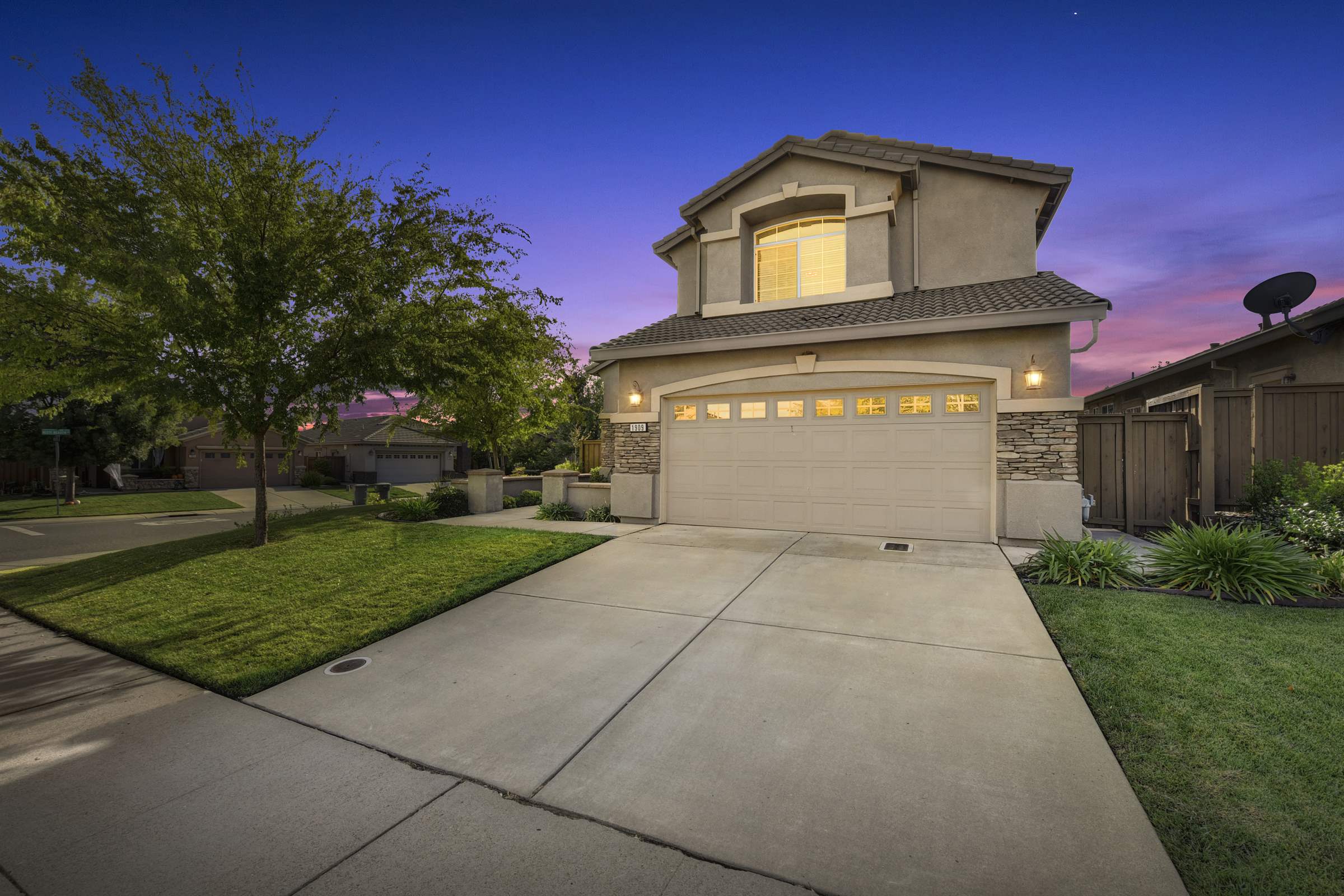 1909 Horseshoe Glen Circle, Folsom, CA 95630