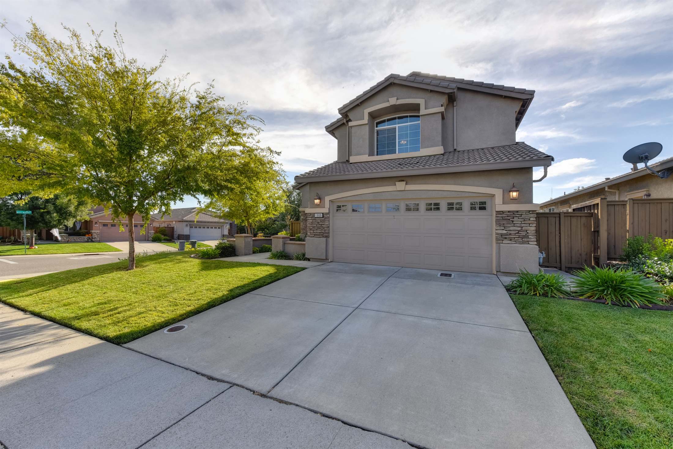 1909 Horseshoe Glen Circle, Folsom, CA 95630