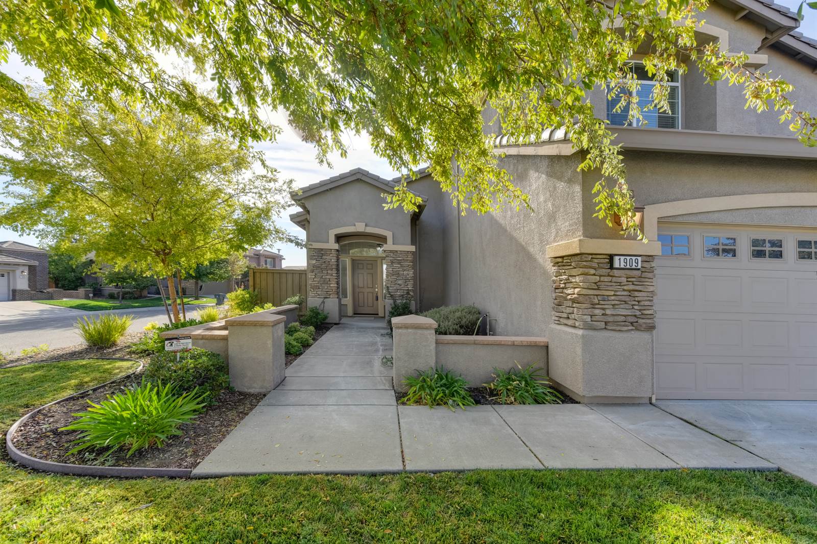 1909 Horseshoe Glen Circle, Folsom, CA 95630