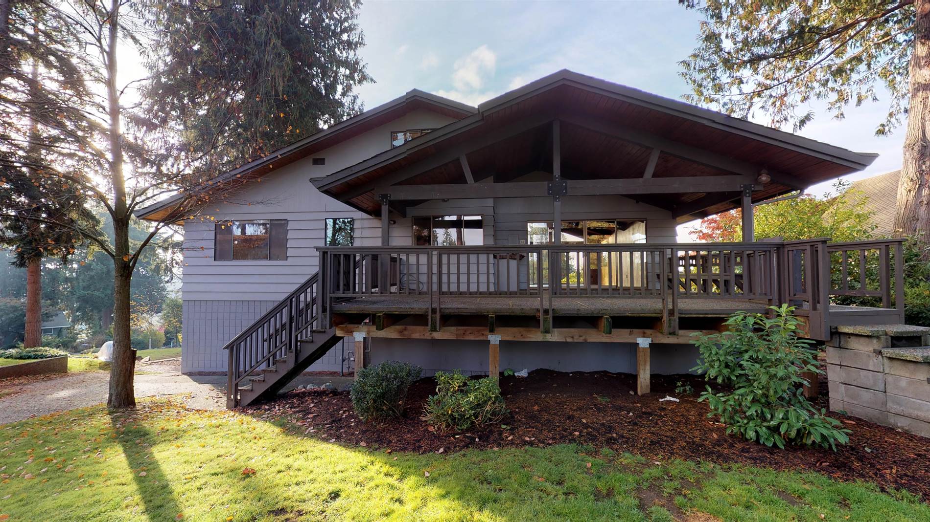 16475 Fairway Dr, Burlington, WA 98233