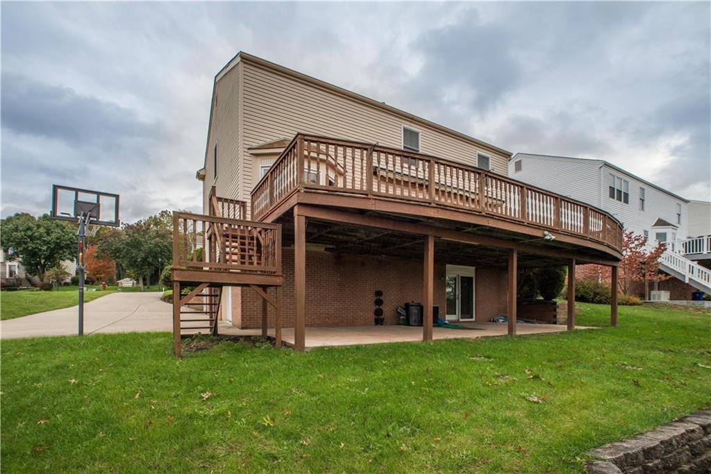 619 Harvester Dr, North Fayette, PA 15071