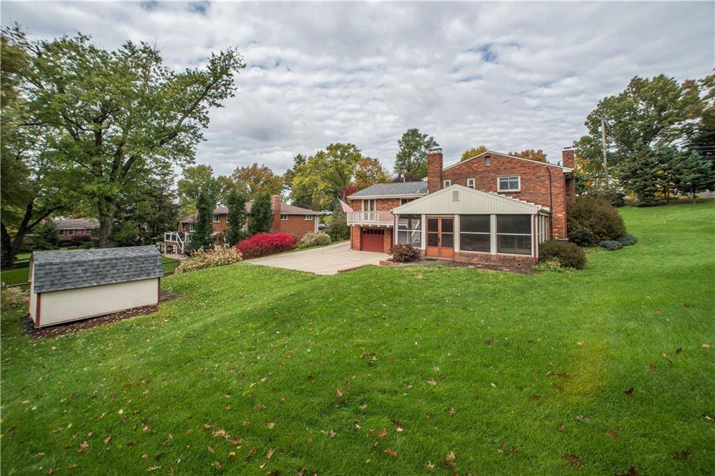 1660 Ashlawn Dr, Upper Saint Clair, PA 15241