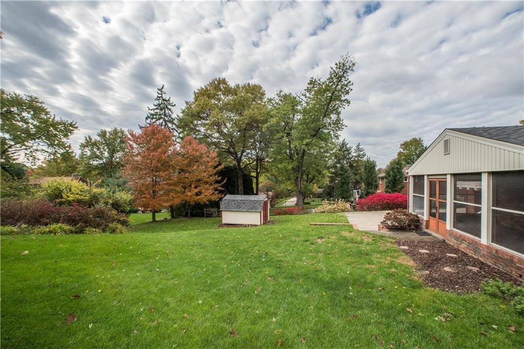 1660 Ashlawn Dr, Upper Saint Clair, PA 15241