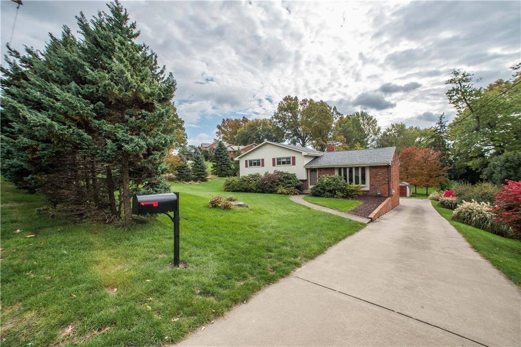 1660 Ashlawn Dr, Upper Saint Clair, PA 15241