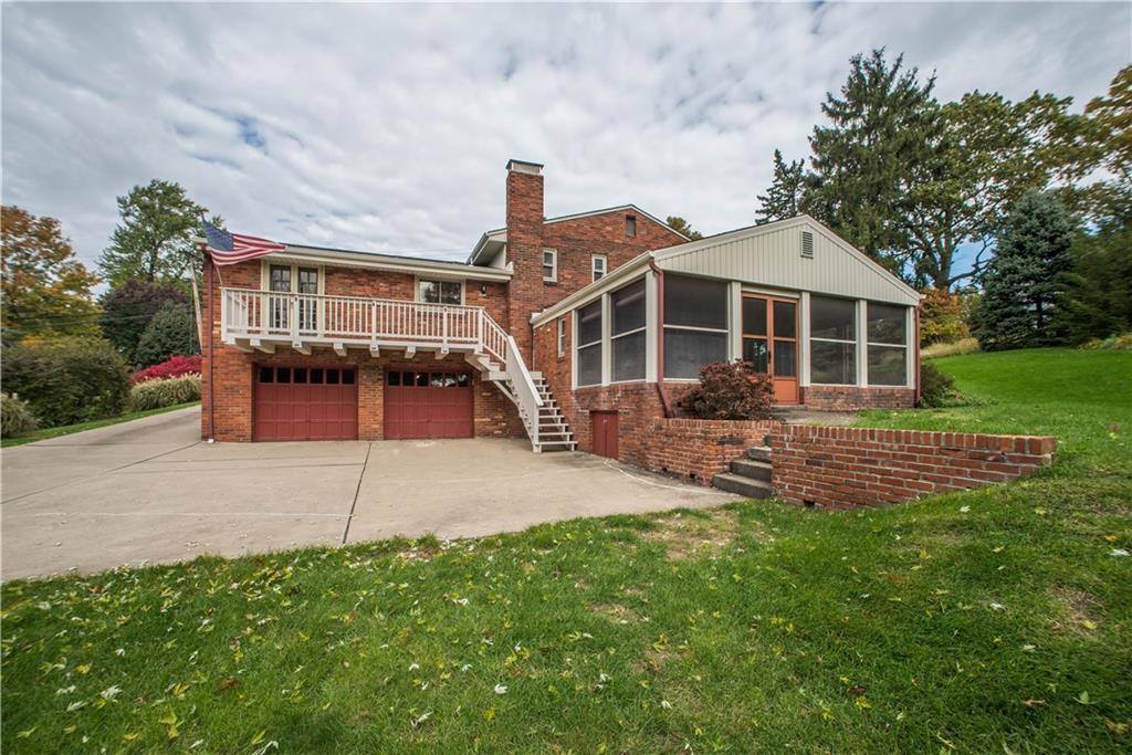 1660 Ashlawn Dr, Upper Saint Clair, PA 15241