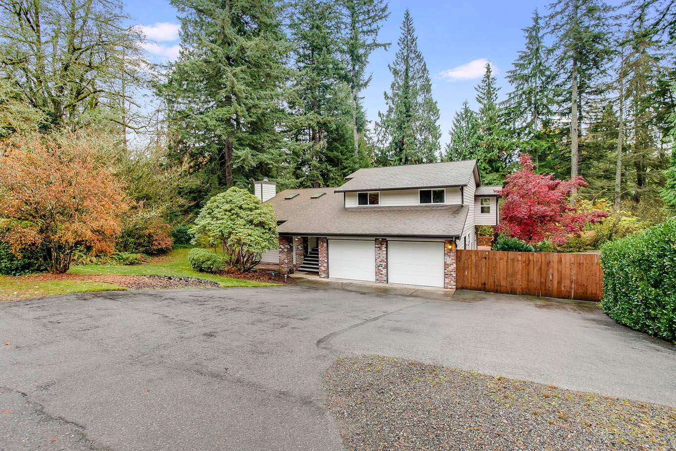 25435 SE Mirrormont Dr, Issaquah, WA 98027