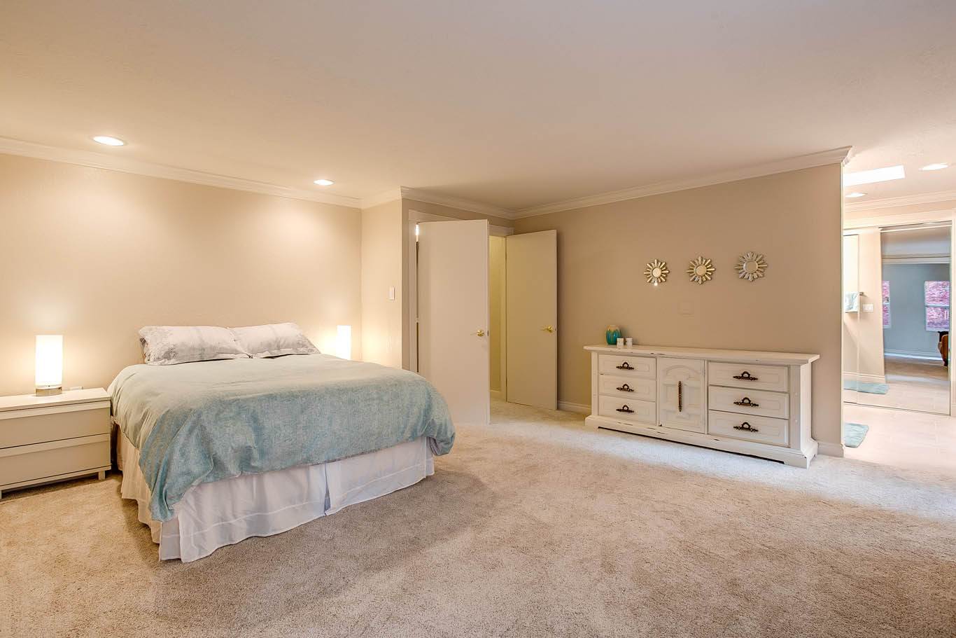 25435 SE Mirrormont Dr, Issaquah, WA 98027