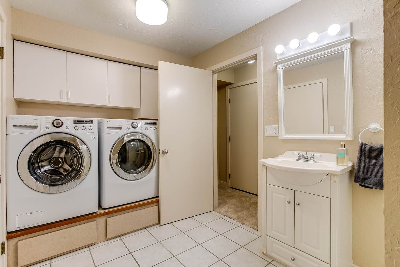 25435 SE Mirrormont Dr, Issaquah, WA 98027